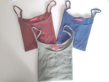 Lot 3 débardeurs basic