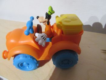 Dingo et sa voiture  Disney