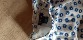 Robe blanche à motif bleu