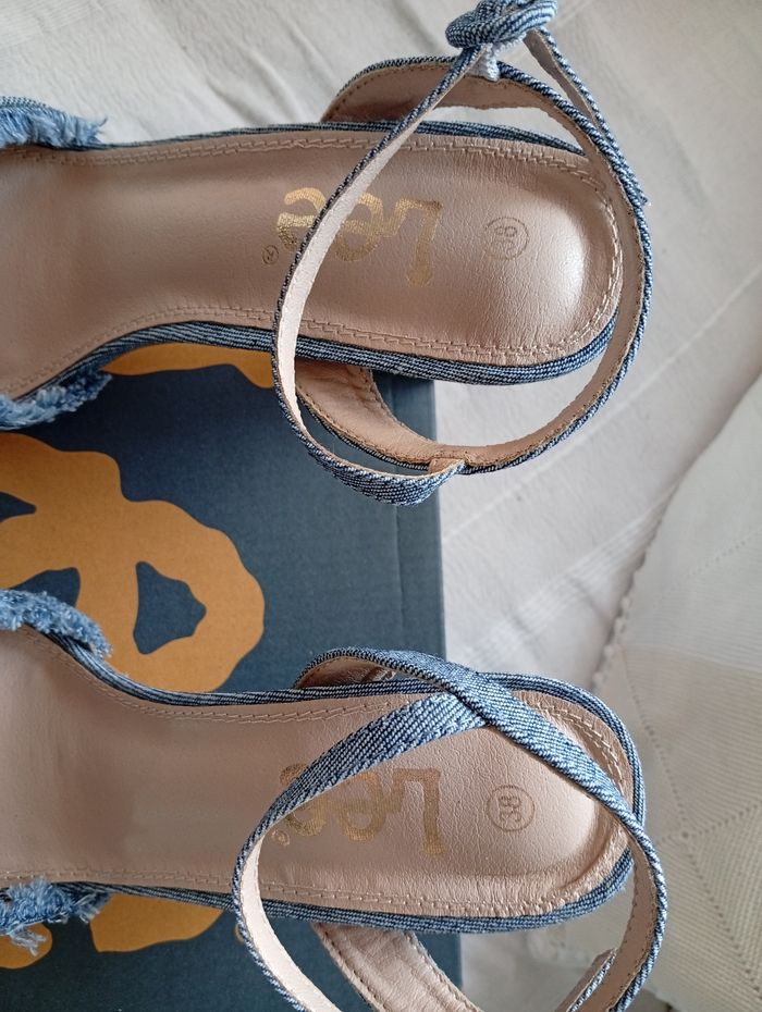 Sandales en jeans à talons. Lee 38 - photo numéro 5