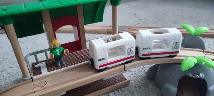 Joli circuit de petit train en bois Brio et Delta pont tunnel - photo numéro 3