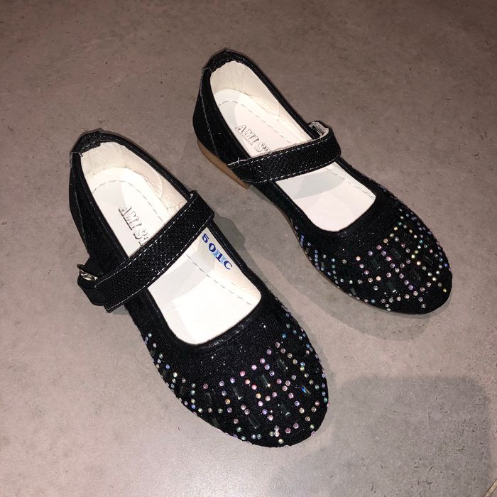 Paire de chaussures fille