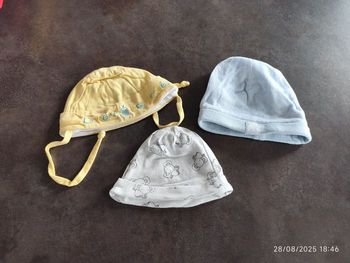 Lot de Bonnets naissance