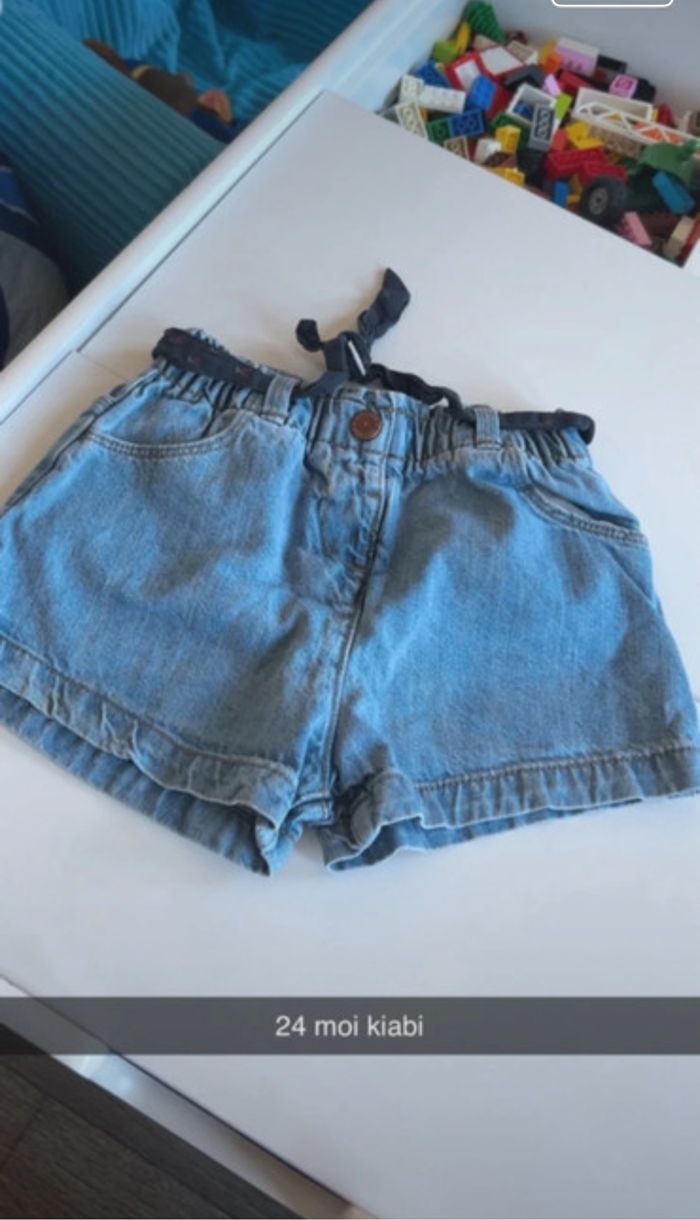 Short fille