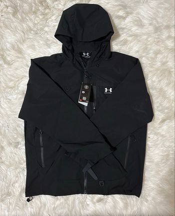 Veste Under Armour taille L , neuve avec étiquette.