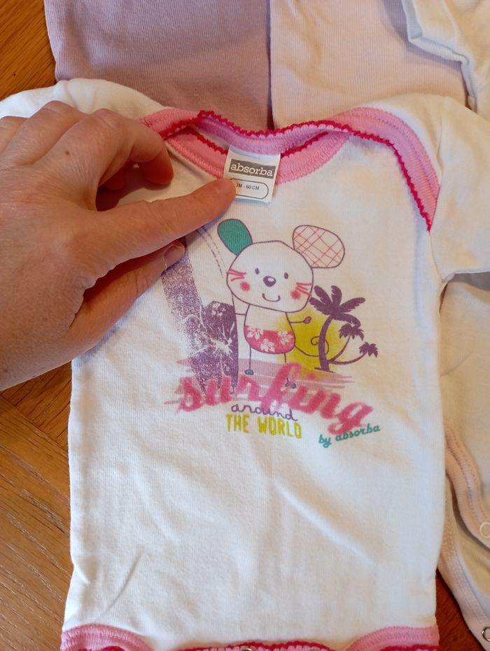 Lot de 4 bodies Absorba taille 3 mois en très bon état - photo numéro 2