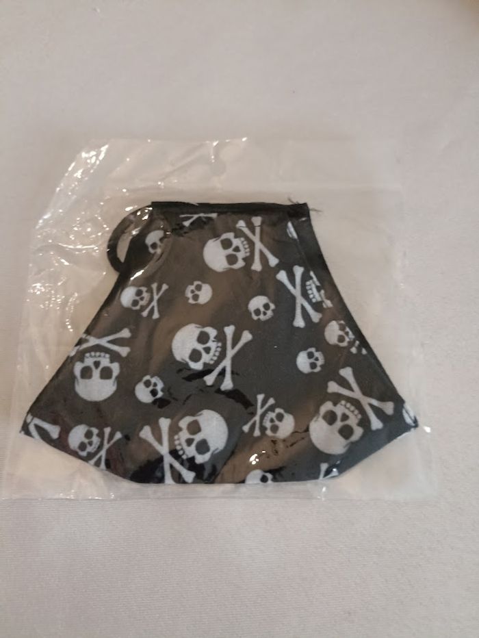 Masque Barrière Lavable Tête de Mort et Os Croisés Neuf - photo numéro 4