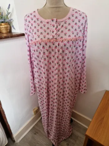Robe de nuit à fleurs taille xxĺ