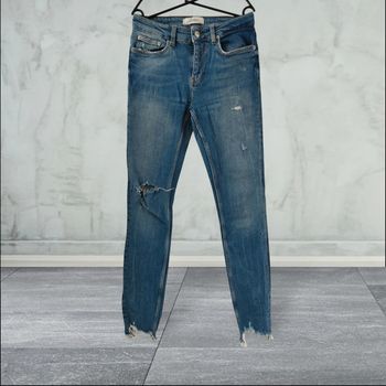 Beau jean déchiré femme T 34 Zara
