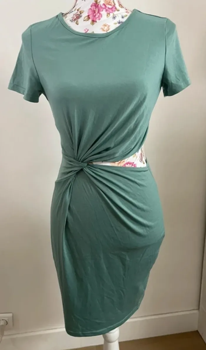 Robe t-shirt nouée à la taille couleur vert d’eau