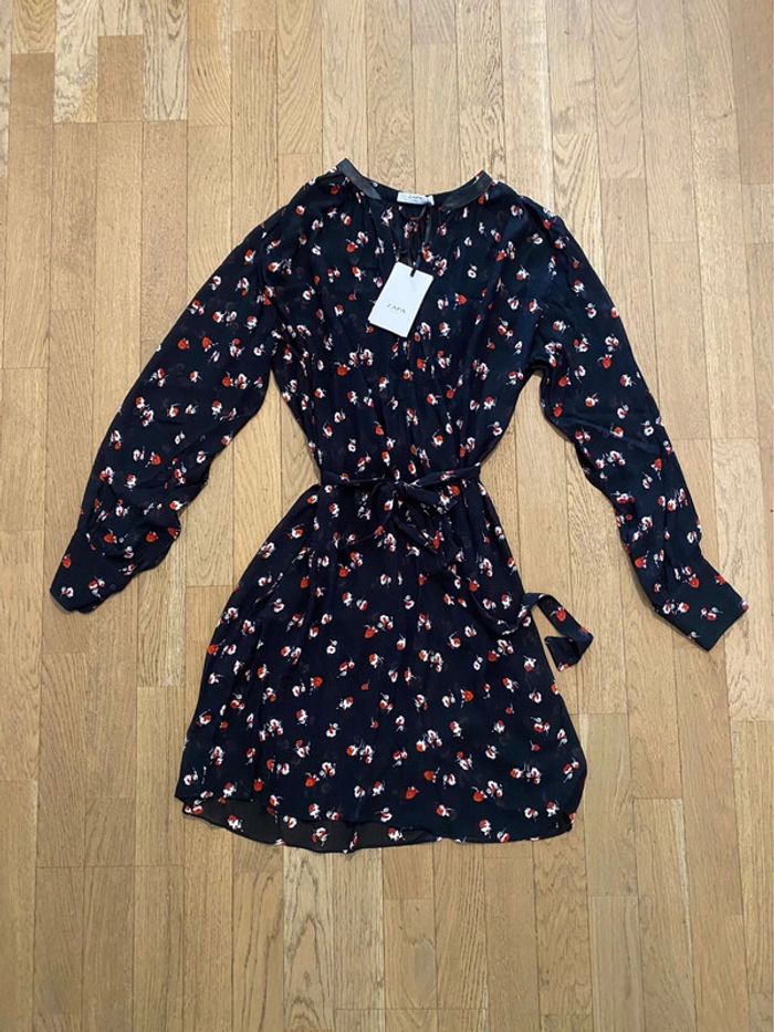 Robe transparente noire avec motif fleurs rouges Zapa taille  38 neuve - photo numéro 2