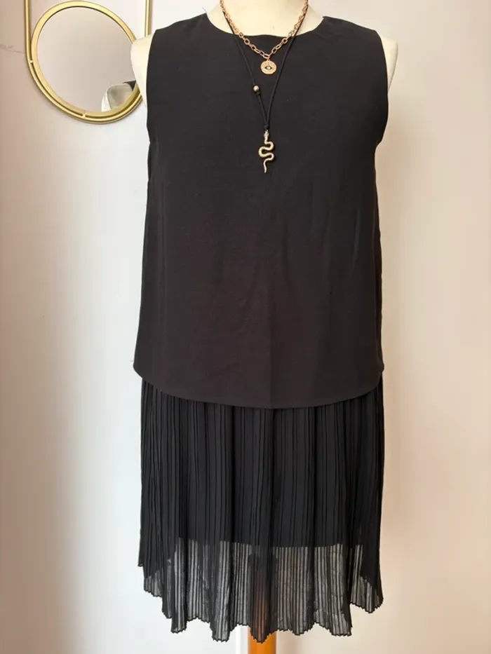Petite robe noire chic / élégante Mango Collection