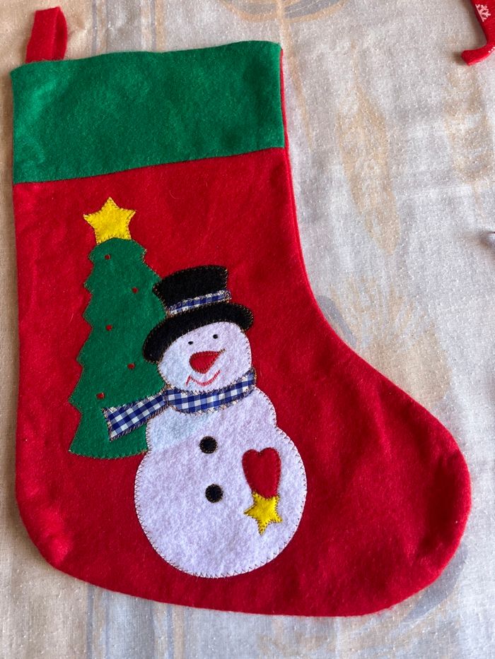 Lot d’éléments en feutrine pour décorer le sapin de Noël ou bien la cheminée . - photo numéro 3