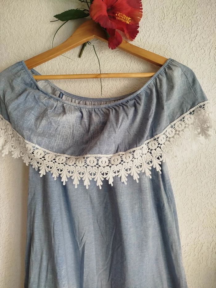 Robe épaule dénudé couleur jean et dentelle blanche style espagnol - photo numéro 3