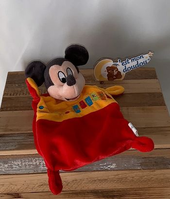 DY157 doudou Mickey disney