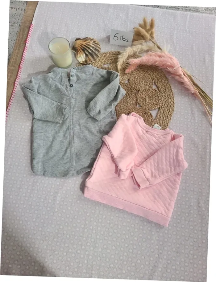 Lot pulls 6 mois - photo numéro 2