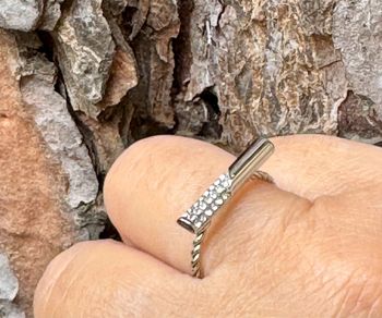 Bague acier inoxydable argent grande tige horizontale cristaux