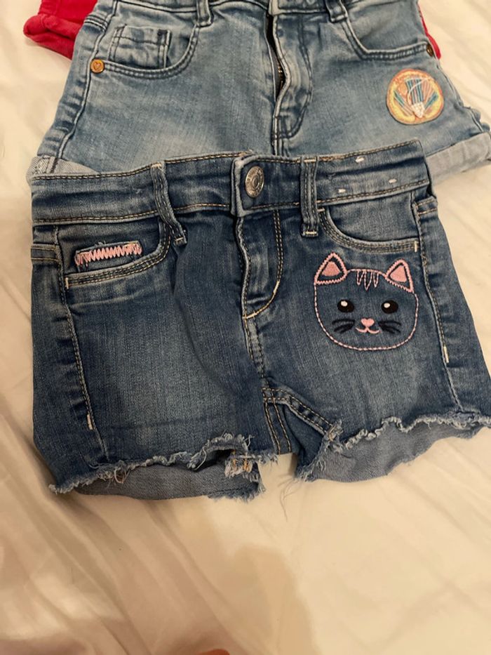 Lot de trois shorts 2 ans - photo numéro 2