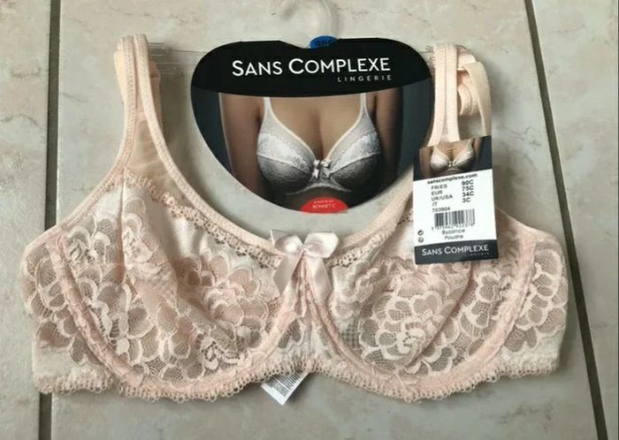 Soutien-gorge sans complexe couleur pêche taille 90c neuf avec son etiquette
