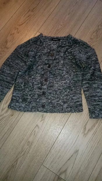 Gilet In extenso fille taille 6 ans très bon état.
