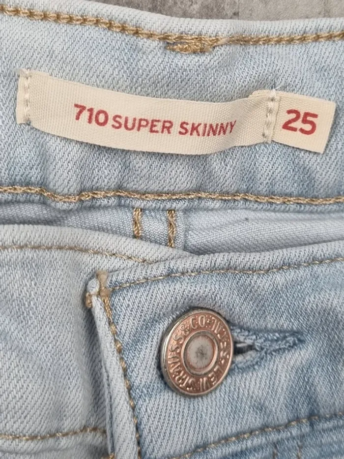 Jean Levi’s 710 Super Skinny bleu clair – Taille 25x30 US / 34 FR Femme (mesures en photos) - photo numéro 9
