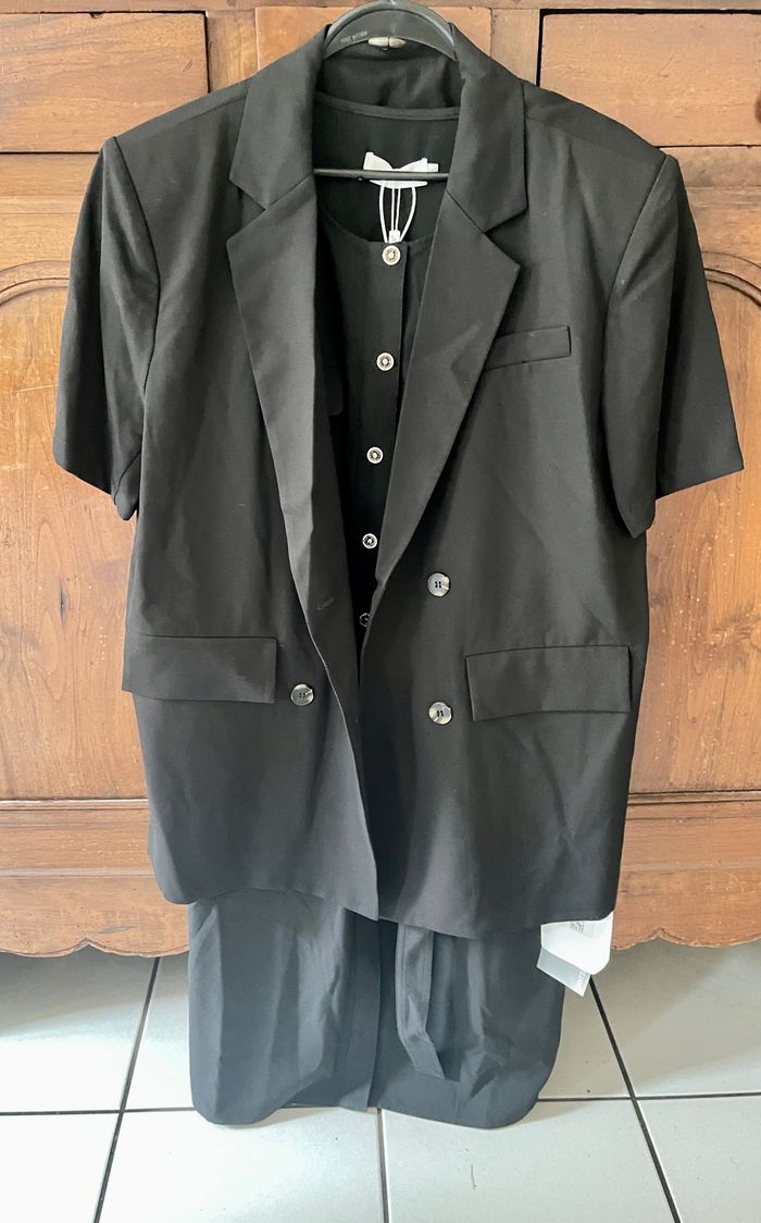 Robe noir sans manches - photo numéro 6