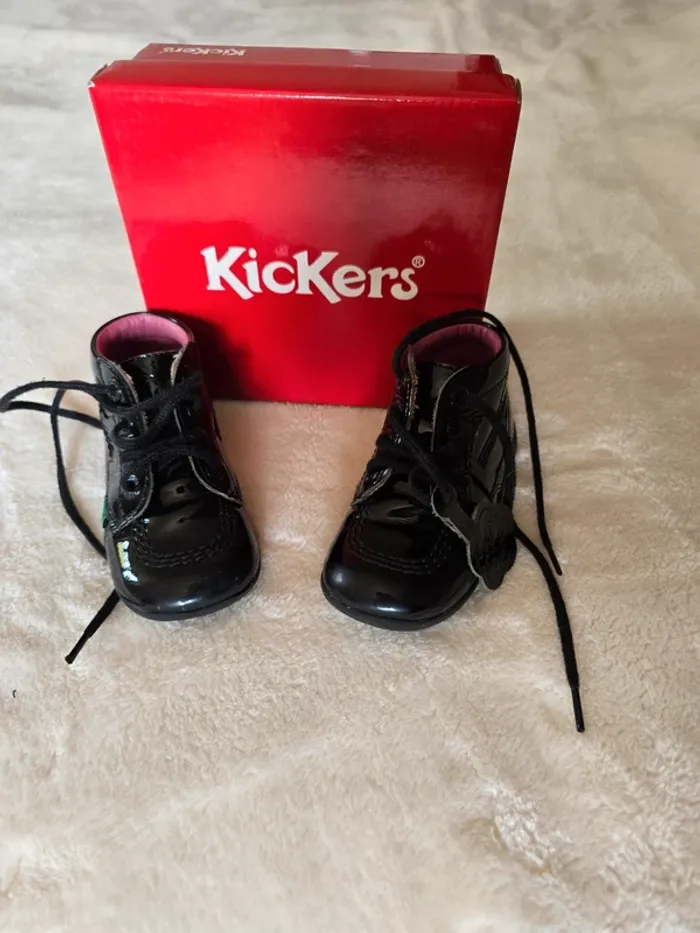 Chaussures Kickers vernis Noire taille 24 - photo numéro 4