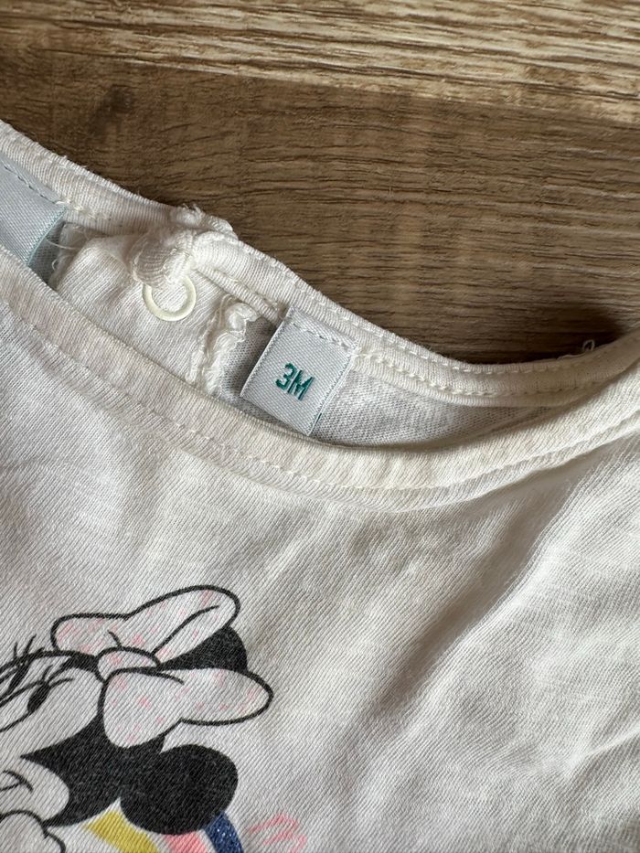 - Robe Disney - 3 mois - bon état, tache - photo numéro 3