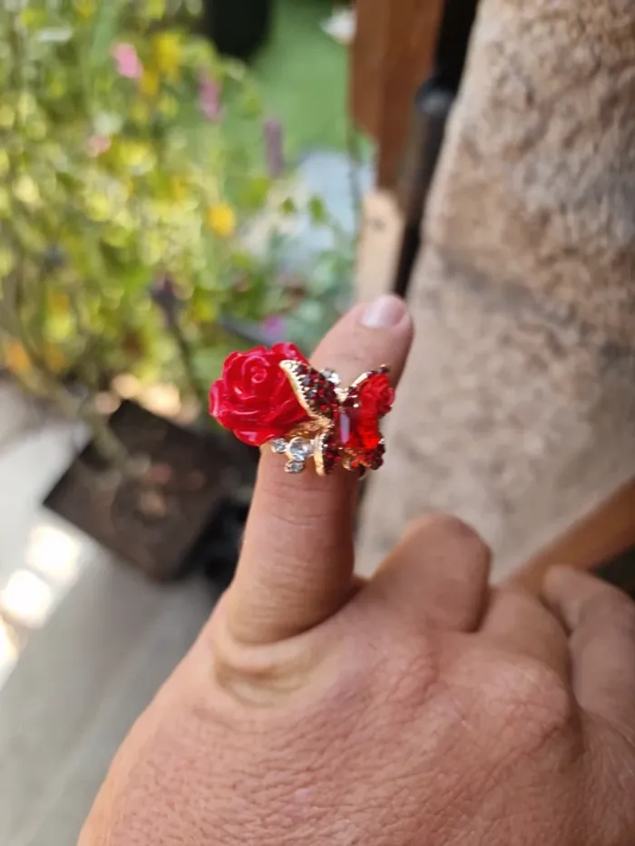 Magnifique bague papillon rose