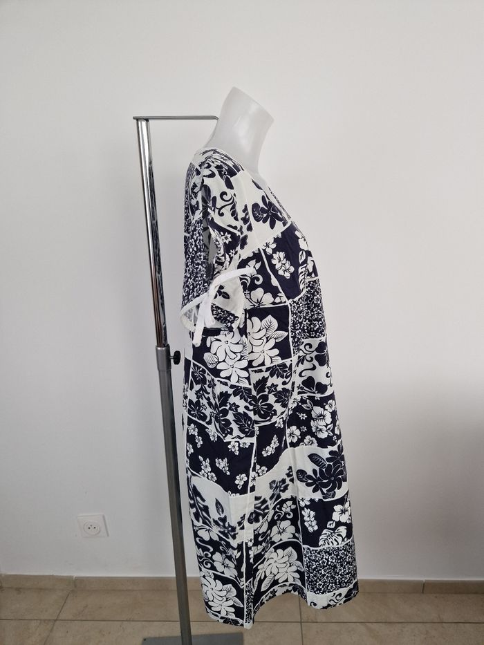Robe polynésienne bleu marine et blanc - photo numéro 6