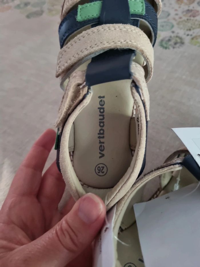 Sandales Vertbaudet neuves cuir Taille 26 - photo numéro 5