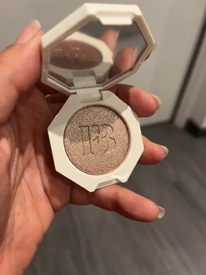 Fard à paupière  Highlighter Fenty beauty Killawatt foil sand castle Neuf - photo numéro 3
