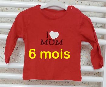 Tee shirt manche longue rouge imprimé noir motif coeur crème Taille 6 mois