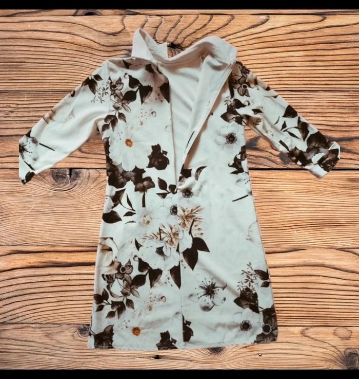 Robe courte manches 3/4 imprimé fleurs taille 36