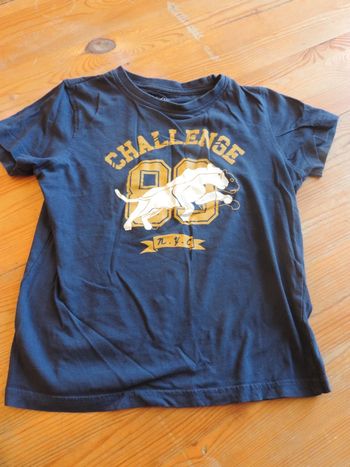 Tee-shirt bleu taille 8 ans