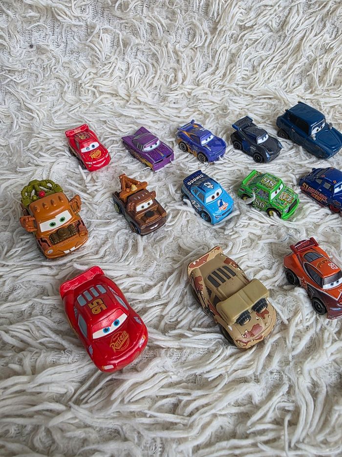 Voiture disney cars - mini format - 5 cm environ - lot de 15 voiture disneyland paris - photo numéro 2