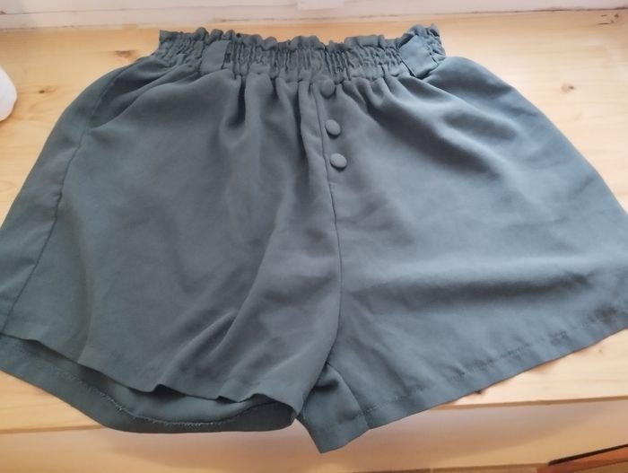 Short vert kaki