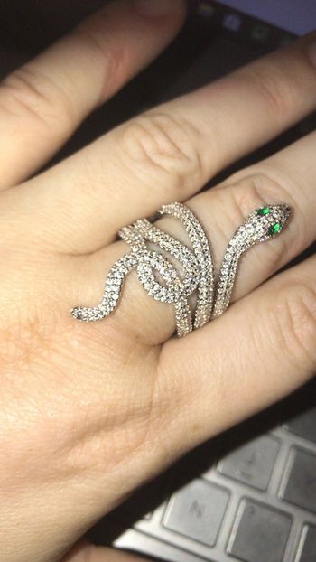 Bague serpent argente et yeux vert taille 58
