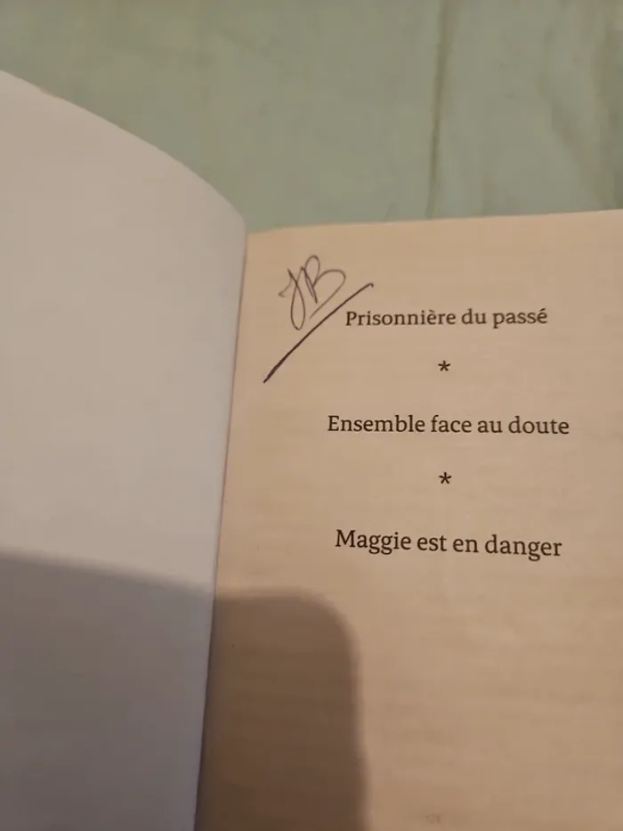 📕 Livre 3 en 1 black rose - photo numéro 3