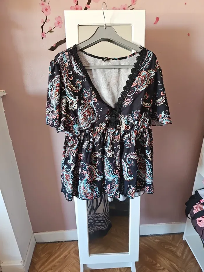 T-shirt noir a motif t44 curve