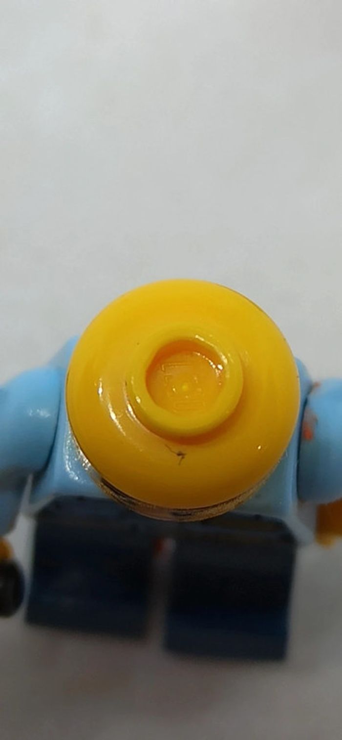 Femme policière avec arme noire lego - photo numéro 7