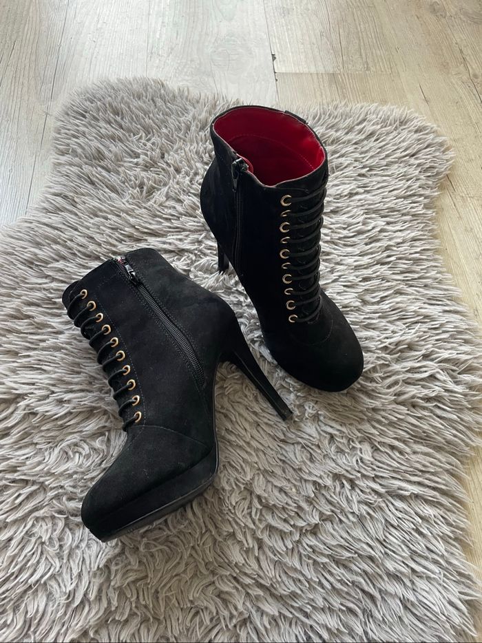 Bottines à talon en daim