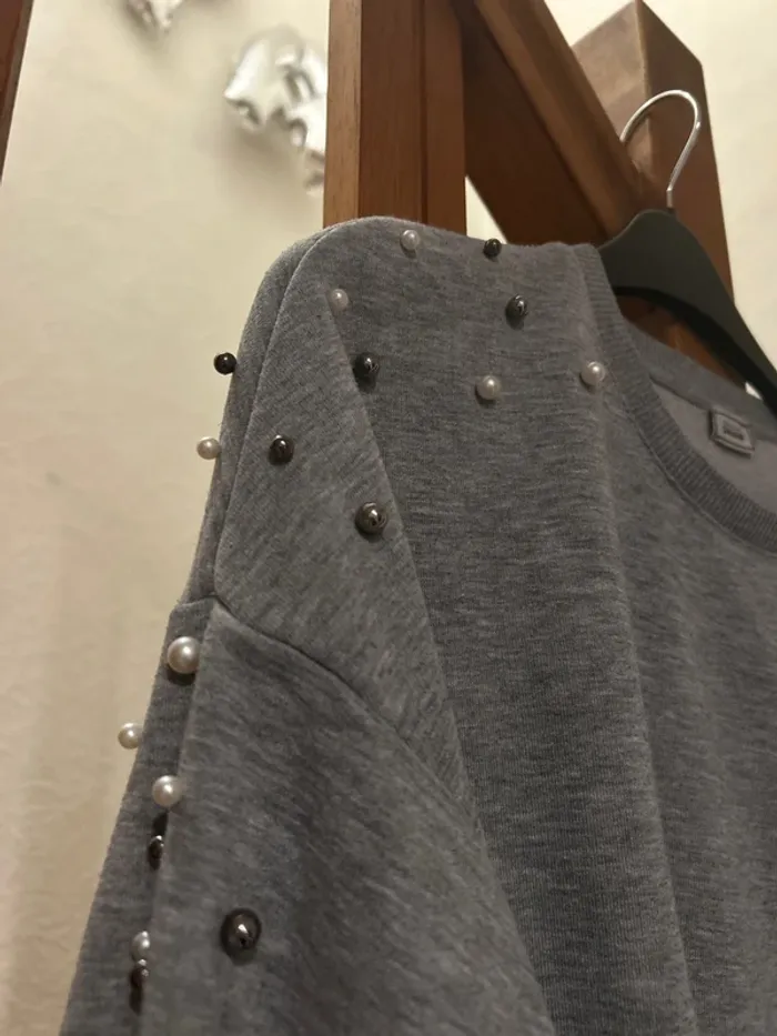 Sweat femme avec perles - photo numéro 4