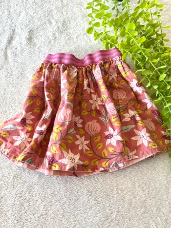 Très belle jupe pour petite fille