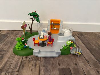 Playmobil le glacier en très bon etat 