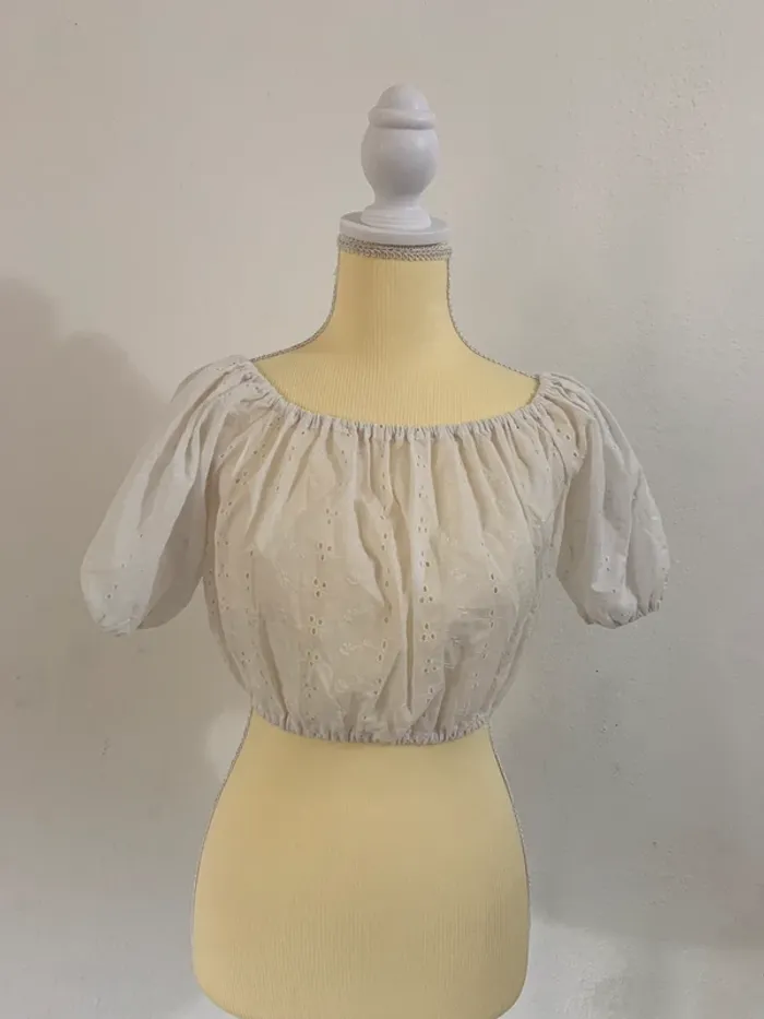 Haut brodé ajouré blanc – Taille XS/12 ans