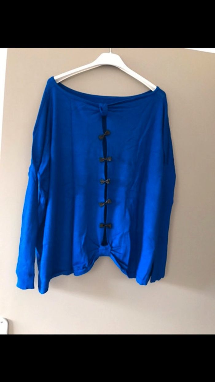 Pull oversize bleu électrique