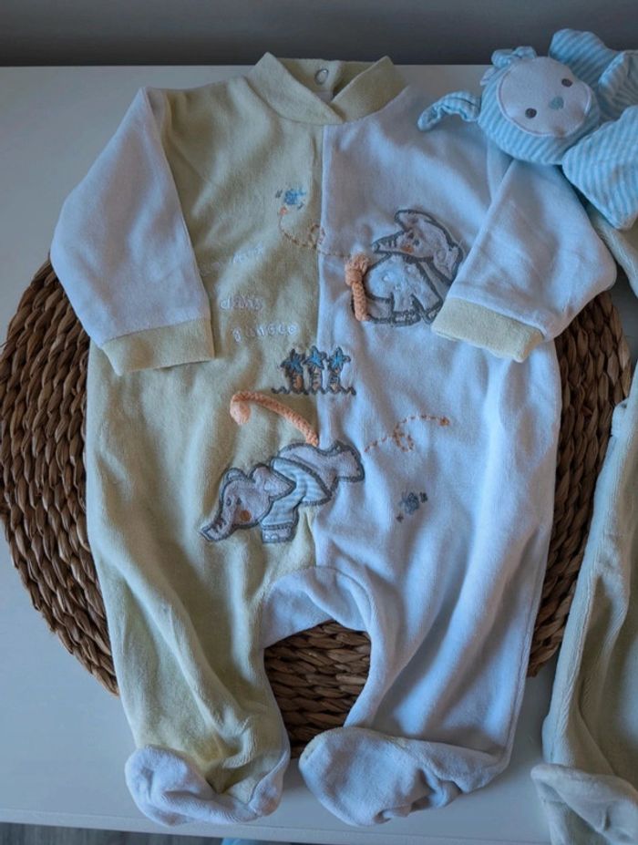 Lot pyjama bébé 3M - photo numéro 2