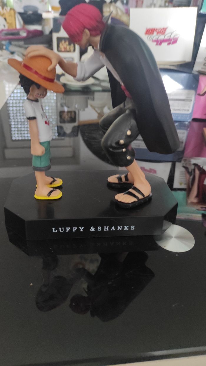 Figurine one pièce shanks et Luffy