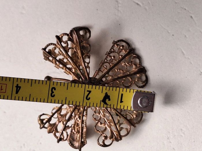 Broche papillon vintage dorée, métal ajouré, bijou ancien raffiné, accessoire rétro élégant - photo numéro 7